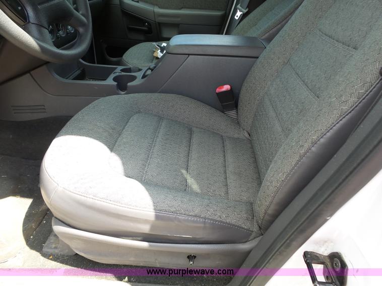 image for item J4055 2005 Ford Explorer SUV