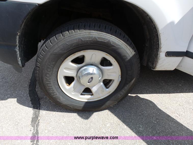 image for item J4055 2005 Ford Explorer SUV