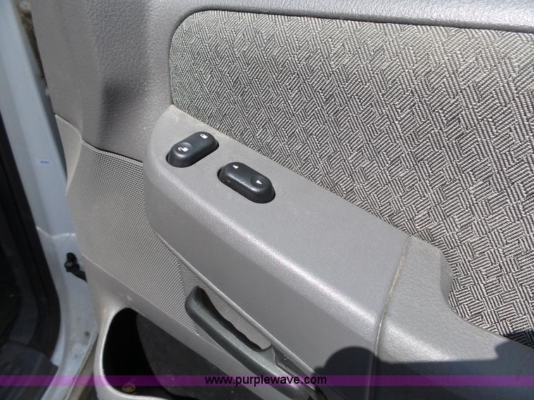 image for item J4055 2005 Ford Explorer SUV