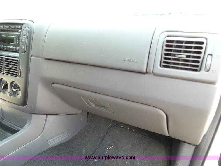 image for item J4055 2005 Ford Explorer SUV