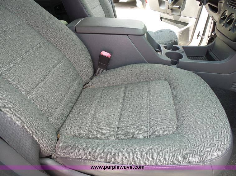 image for item J4055 2005 Ford Explorer SUV