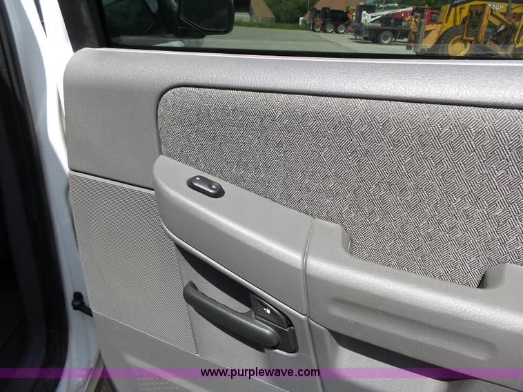 image for item J4055 2005 Ford Explorer SUV