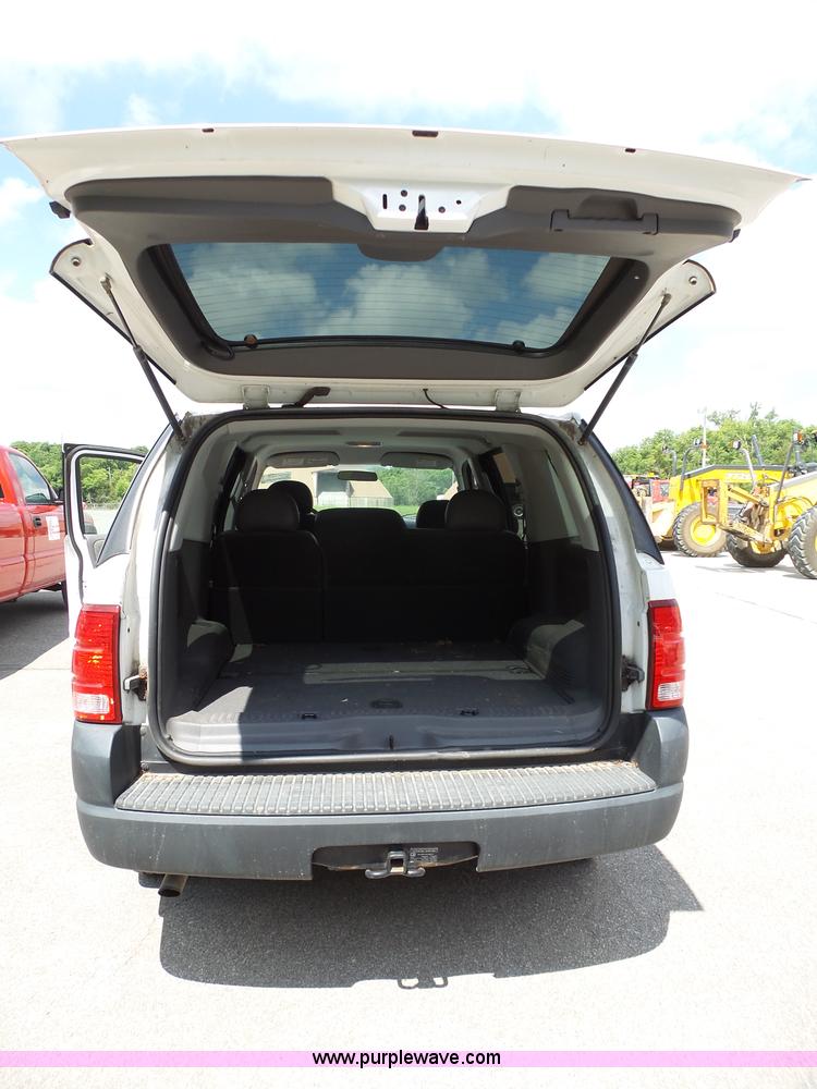 image for item J4055 2005 Ford Explorer SUV