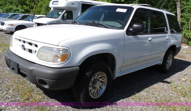 image for item J4071 2000 Ford Explorer SUV