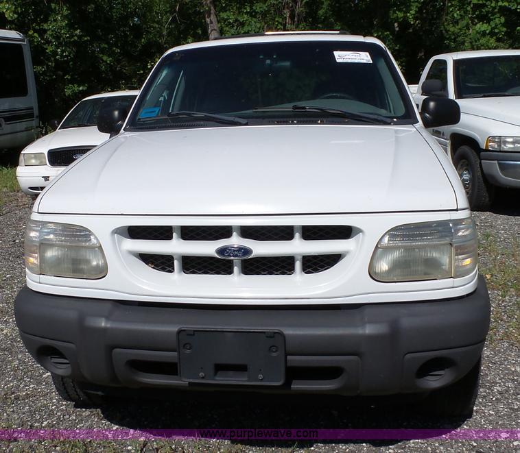 image for item J4071 2000 Ford Explorer SUV