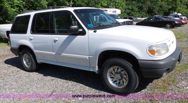 image for item J4071 2000 Ford Explorer SUV