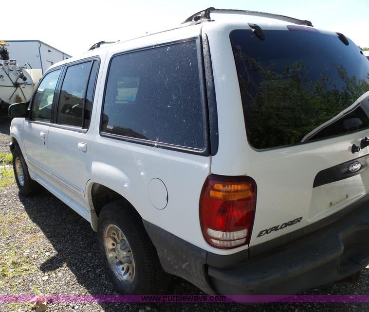 image for item J4071 2000 Ford Explorer SUV