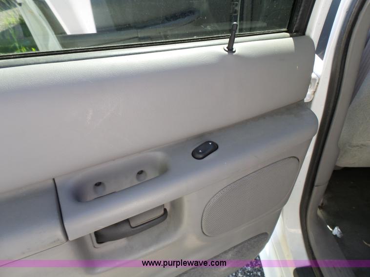 image for item J4071 2000 Ford Explorer SUV