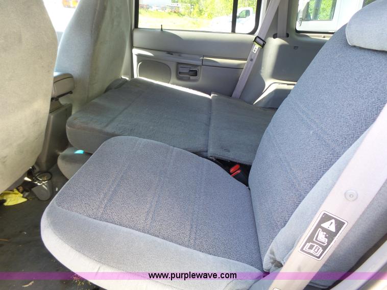 image for item J4071 2000 Ford Explorer SUV