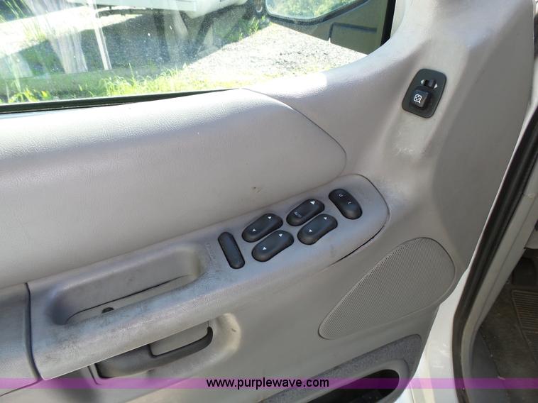 image for item J4071 2000 Ford Explorer SUV