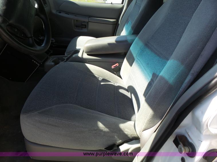 image for item J4071 2000 Ford Explorer SUV