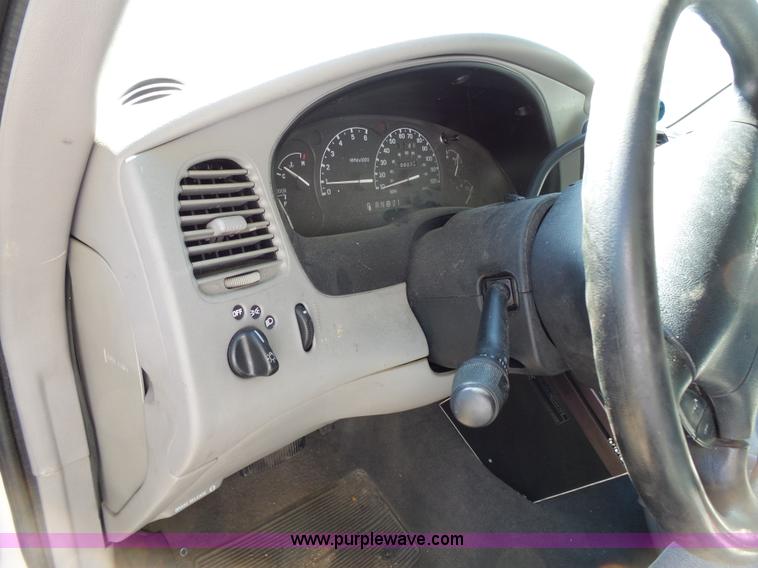 image for item J4071 2000 Ford Explorer SUV