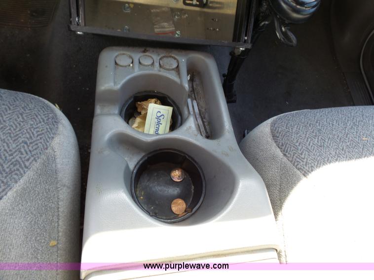 image for item J4071 2000 Ford Explorer SUV