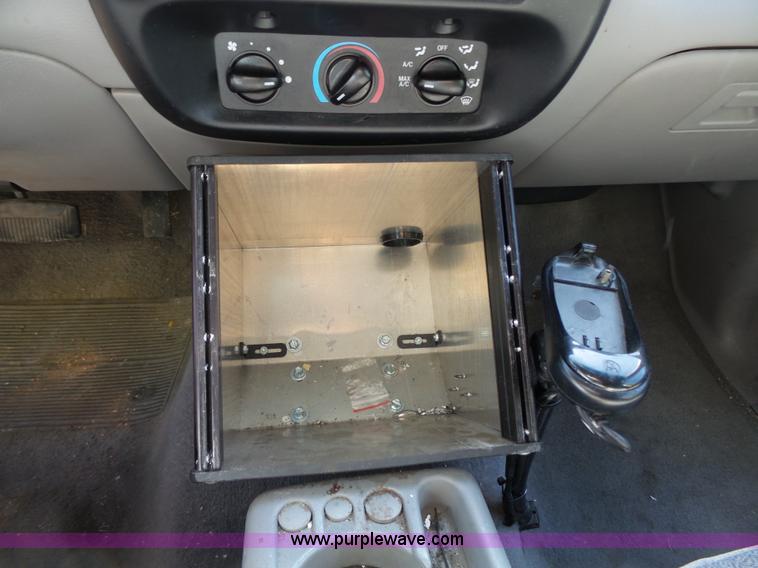 image for item J4071 2000 Ford Explorer SUV