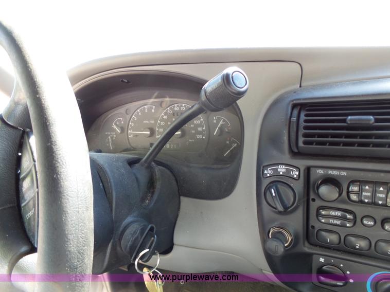 image for item J4071 2000 Ford Explorer SUV