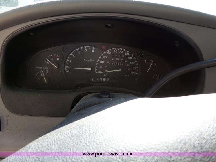 image for item J4071 2000 Ford Explorer SUV