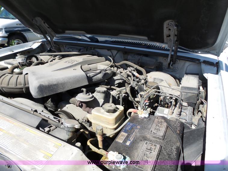 image for item J4071 2000 Ford Explorer SUV