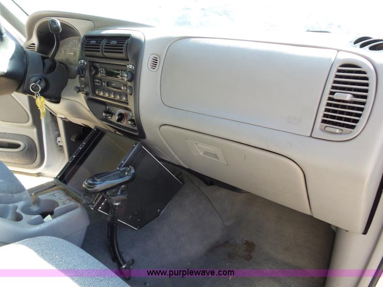 image for item J4071 2000 Ford Explorer SUV