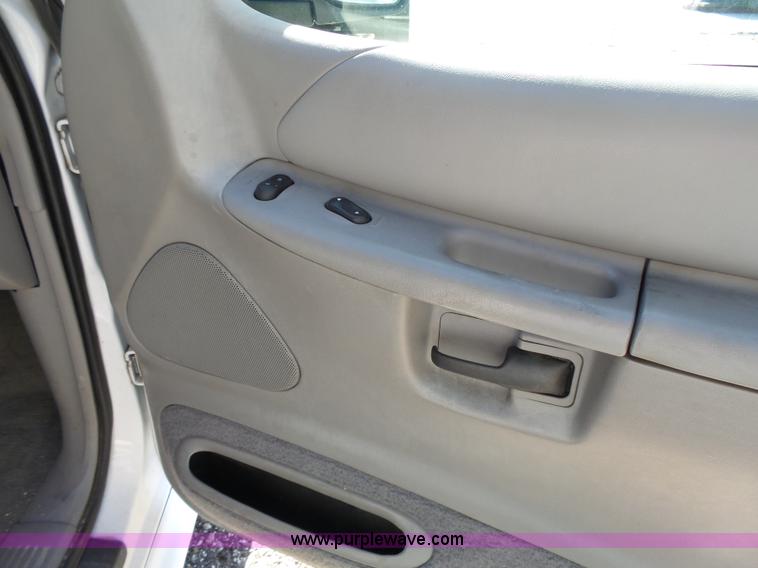 image for item J4071 2000 Ford Explorer SUV
