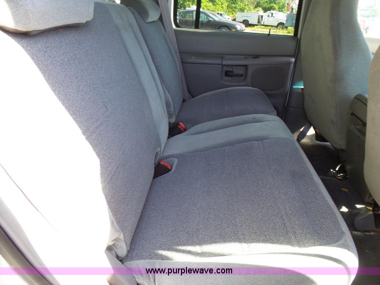 image for item J4071 2000 Ford Explorer SUV