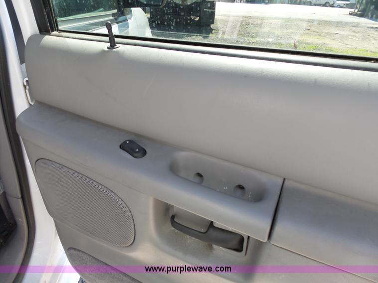 image for item J4071 2000 Ford Explorer SUV