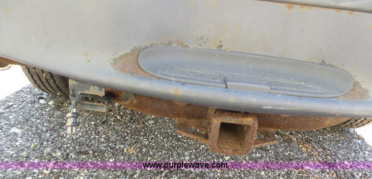 image for item J4071 2000 Ford Explorer SUV