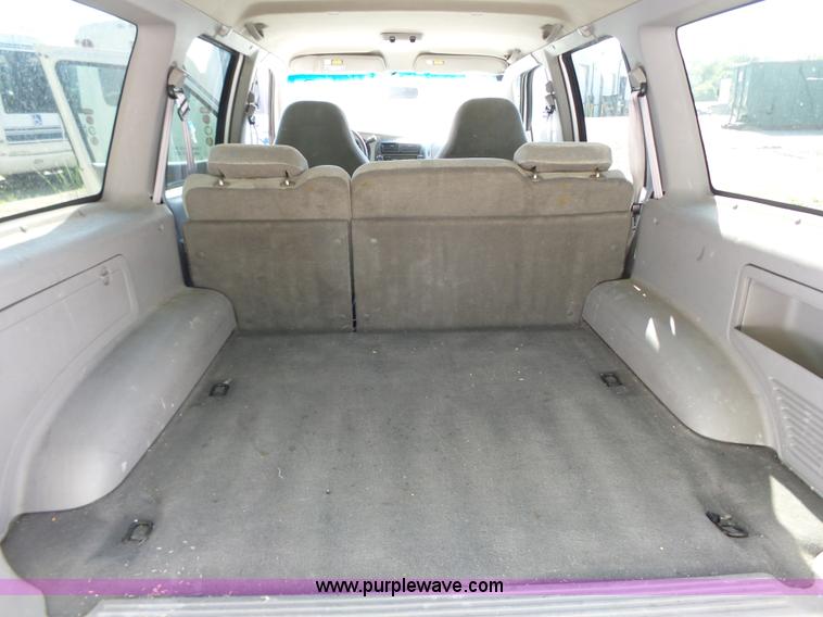 image for item J4071 2000 Ford Explorer SUV