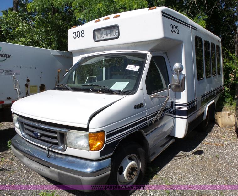 image for item J4075 2003 Ford E350 Super Duty shuttle bus