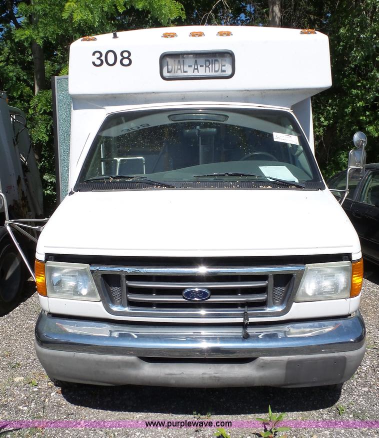 image for item J4075 2003 Ford E350 Super Duty shuttle bus