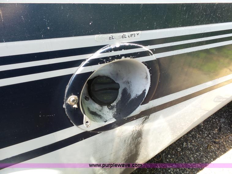 image for item J4075 2003 Ford E350 Super Duty shuttle bus