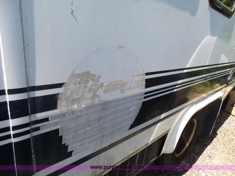 image for item J4075 2003 Ford E350 Super Duty shuttle bus