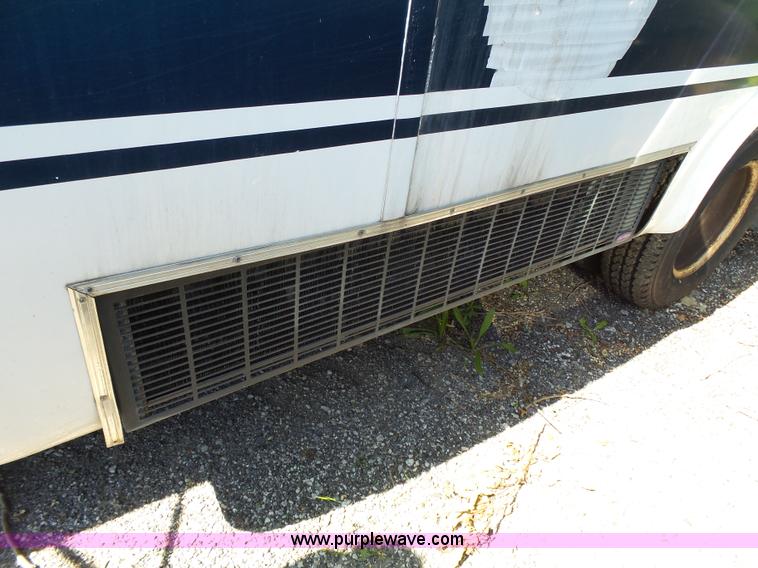 image for item J4075 2003 Ford E350 Super Duty shuttle bus