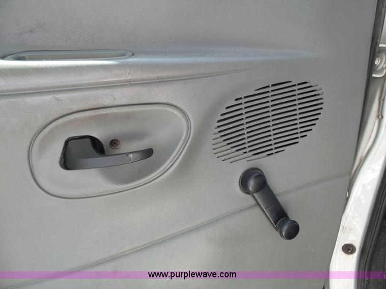 image for item J4075 2003 Ford E350 Super Duty shuttle bus