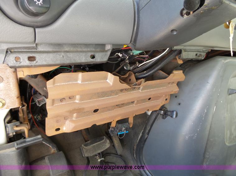 image for item J4075 2003 Ford E350 Super Duty shuttle bus