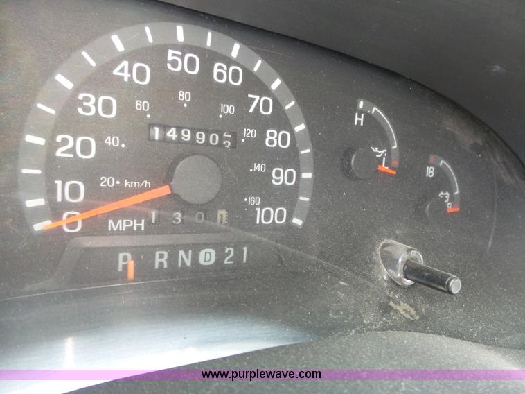 image for item J4075 2003 Ford E350 Super Duty shuttle bus