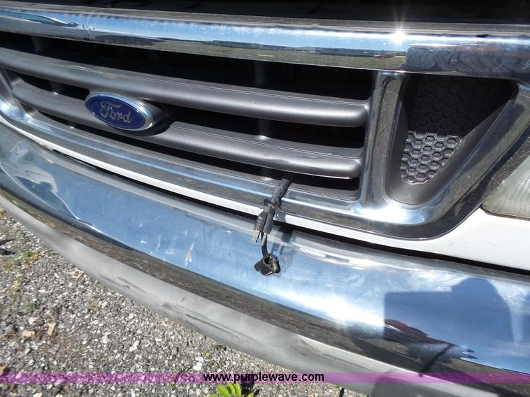 image for item J4075 2003 Ford E350 Super Duty shuttle bus