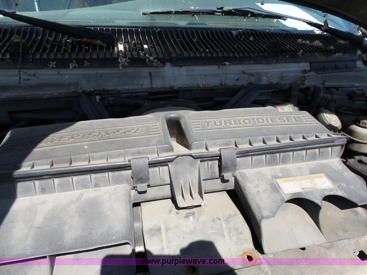 image for item J4075 2003 Ford E350 Super Duty shuttle bus