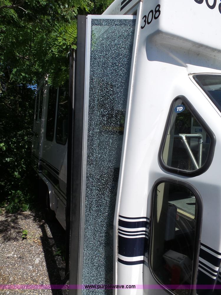 image for item J4075 2003 Ford E350 Super Duty shuttle bus