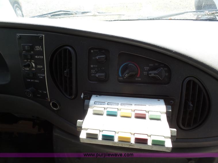image for item J4075 2003 Ford E350 Super Duty shuttle bus