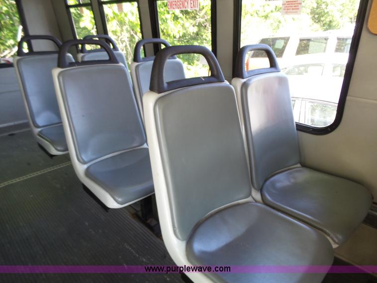 image for item J4075 2003 Ford E350 Super Duty shuttle bus