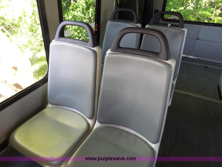 image for item J4075 2003 Ford E350 Super Duty shuttle bus