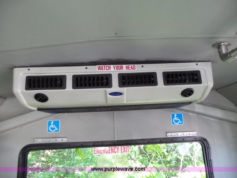 image for item J4075 2003 Ford E350 Super Duty shuttle bus