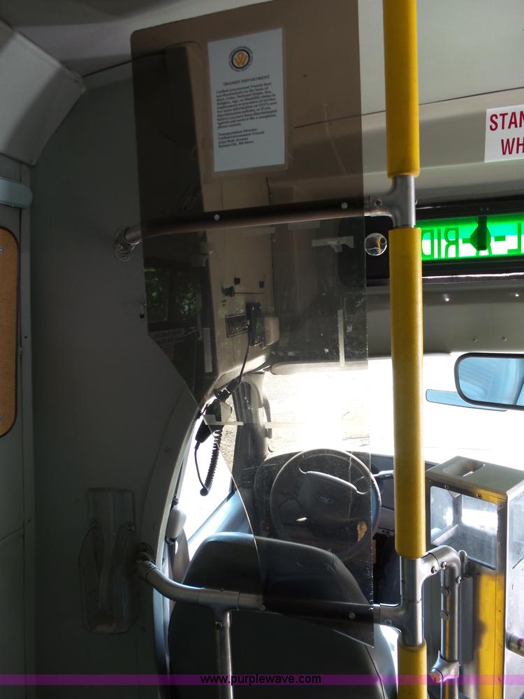 image for item J4075 2003 Ford E350 Super Duty shuttle bus