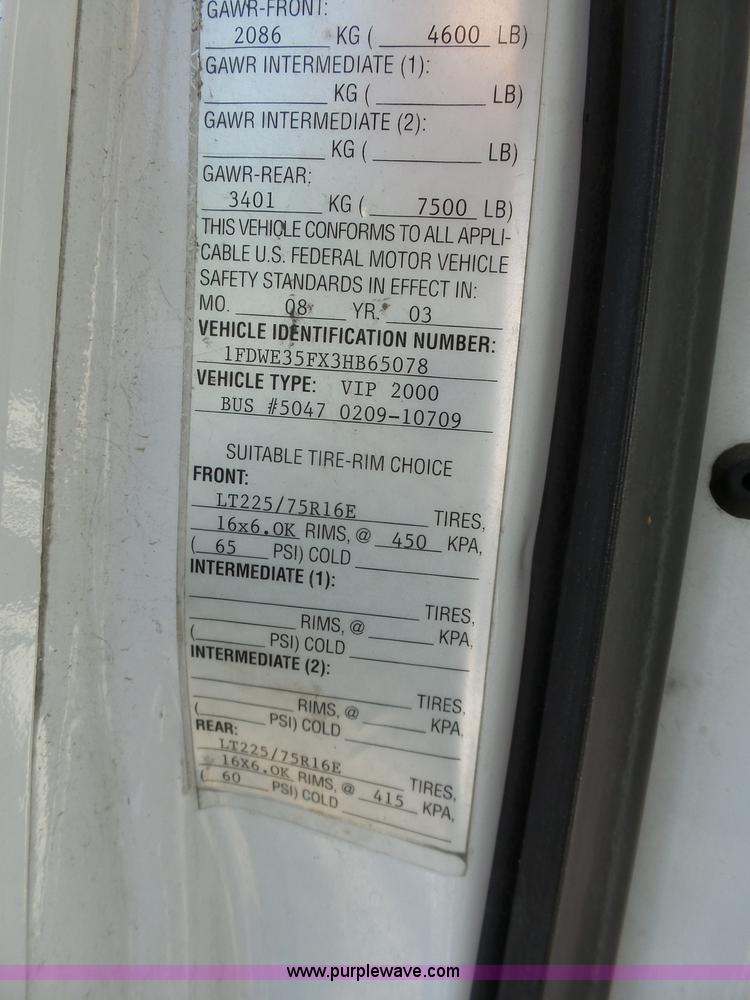 image for item J4075 2003 Ford E350 Super Duty shuttle bus