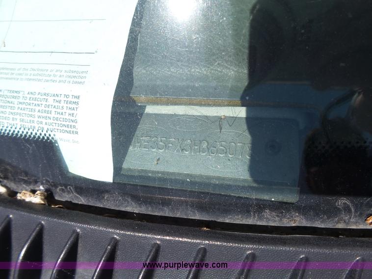 image for item J4075 2003 Ford E350 Super Duty shuttle bus