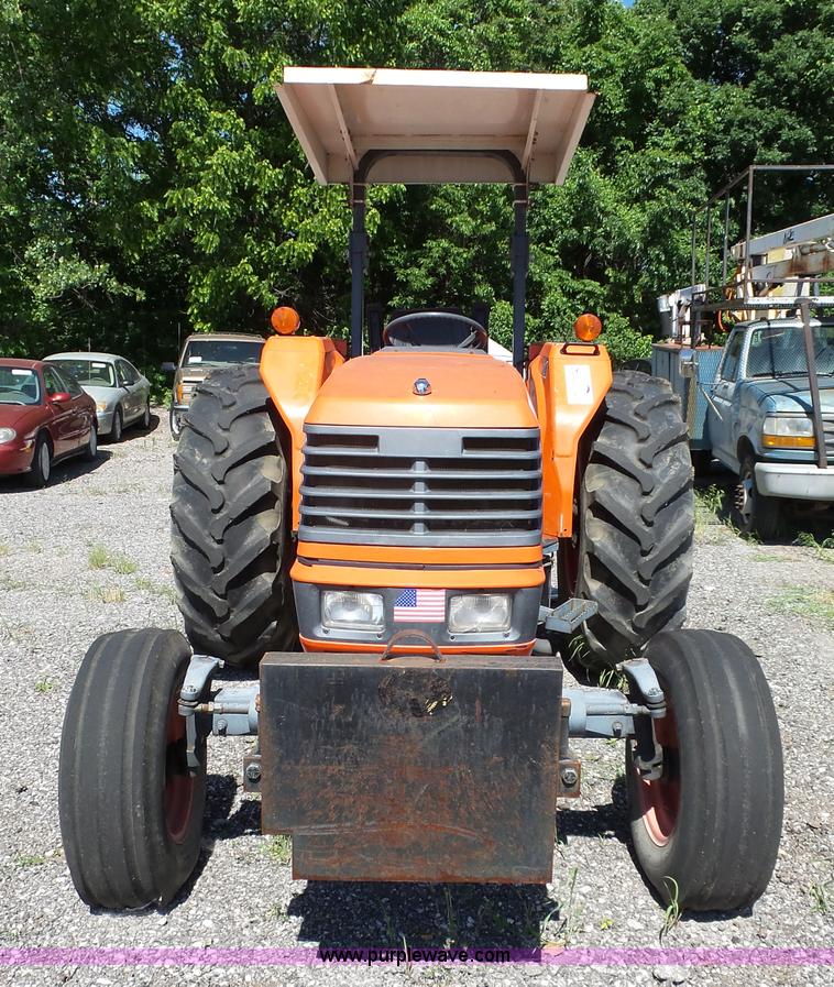 image for item J4076 Kubota M6800 tractor