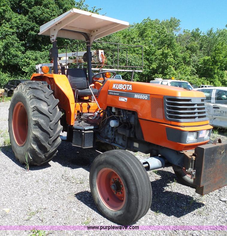image for item J4076 Kubota M6800 tractor