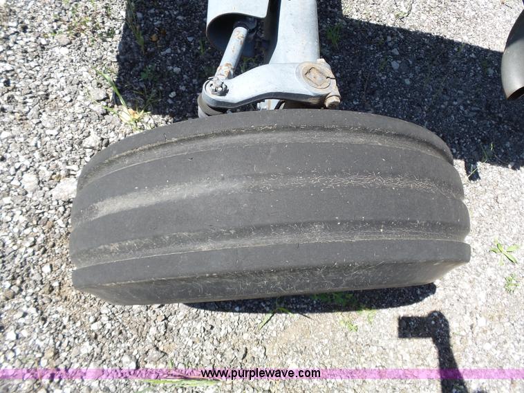 image for item J4076 Kubota M6800 tractor