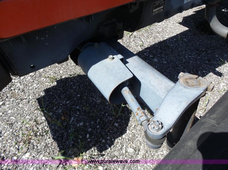 image for item J4076 Kubota M6800 tractor