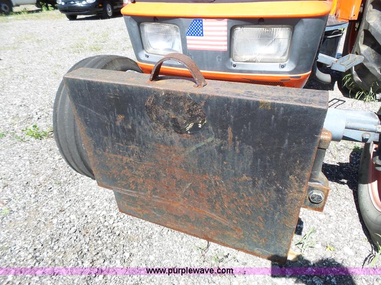 image for item J4076 Kubota M6800 tractor